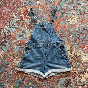 Overall shorts